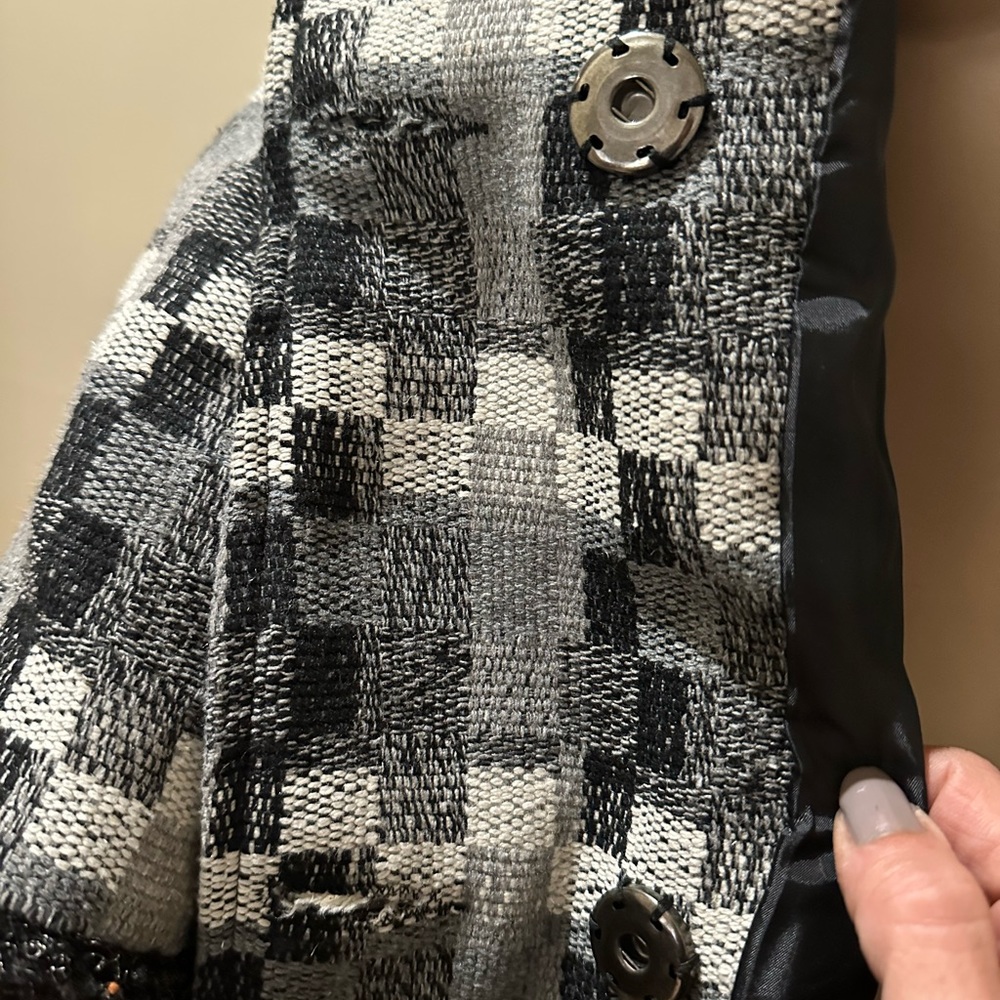 Sacred Thread Coat - Picture 8 of 17